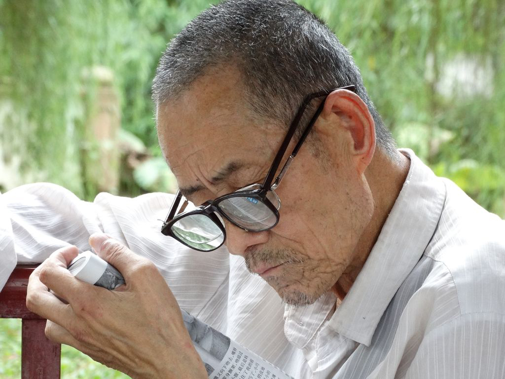 淘汰老花鏡，換戴多焦鏡，近視老花只需一副