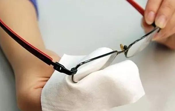 老花鏡防輻射眼鏡的作用、保養(yǎng)，你真的都懂嗎？