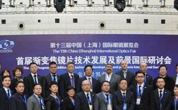 老花鏡技術(shù)革命，漸進(jìn)多焦鏡才是最佳解決方案