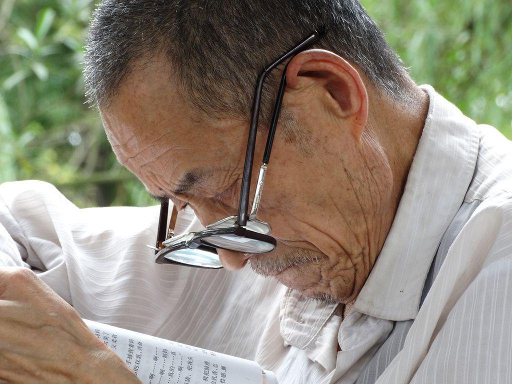 經(jīng)常聽說近視老花會(huì)抵消，真相其實(shí)是……
