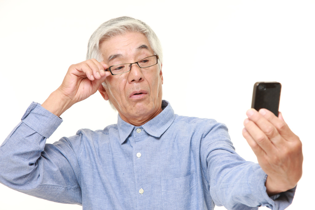 常戴眼鏡的朋友，這三個(gè)壞習(xí)慣一定要改掉！